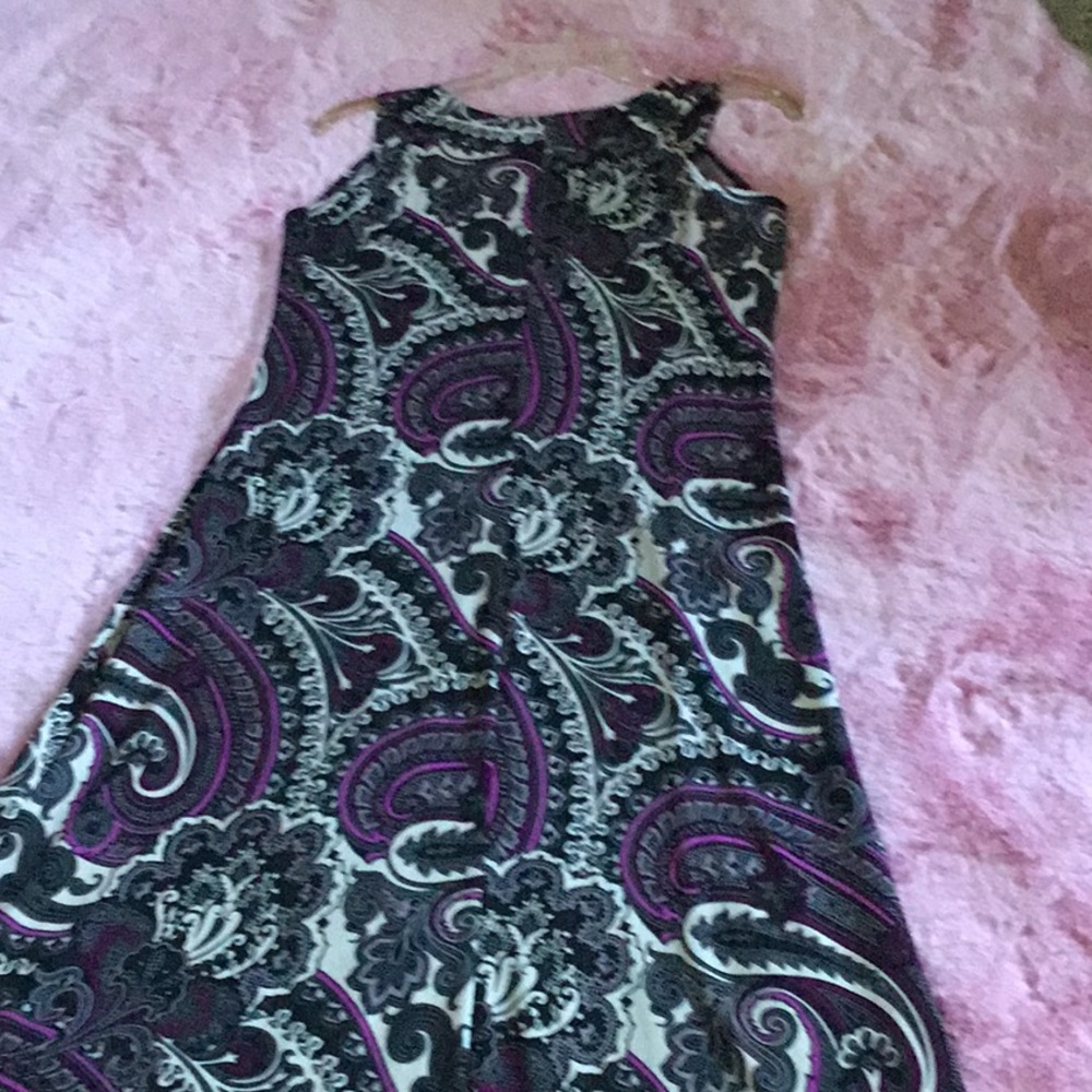 Sleeveless Purple Paisley Maxi Dress with Scoop Neck - Picture 7 of 8